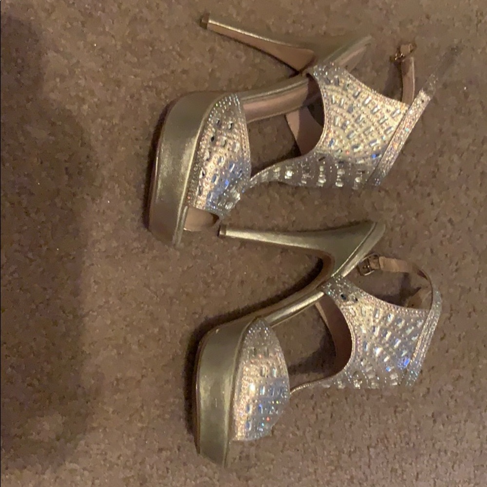 Heels - Picture 2 of 2